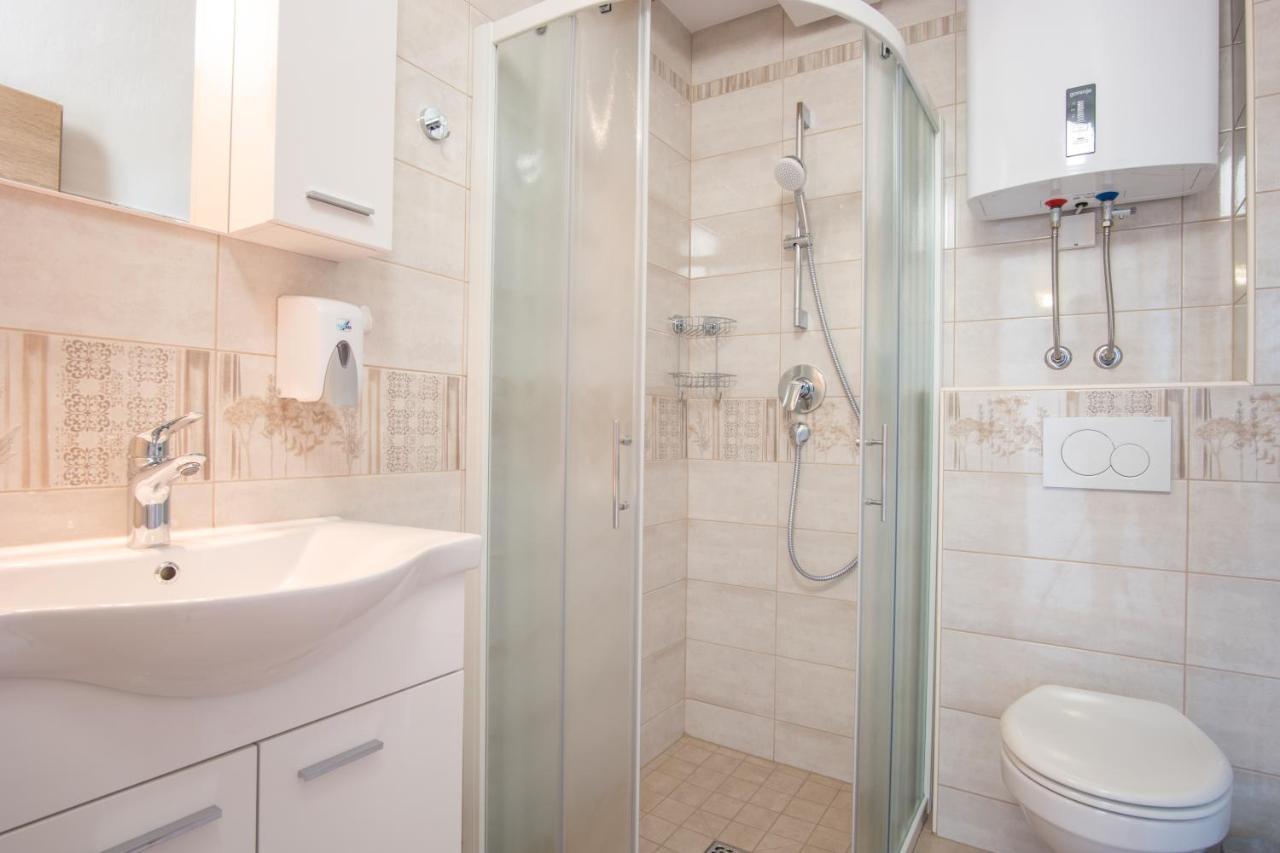 Vila Radolca Apartments & Rooms Радовлица Экстерьер фото